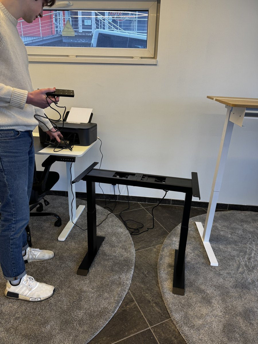 Stalo rėmas ir valdikliai apžiūrimi „Ergonix“ biure