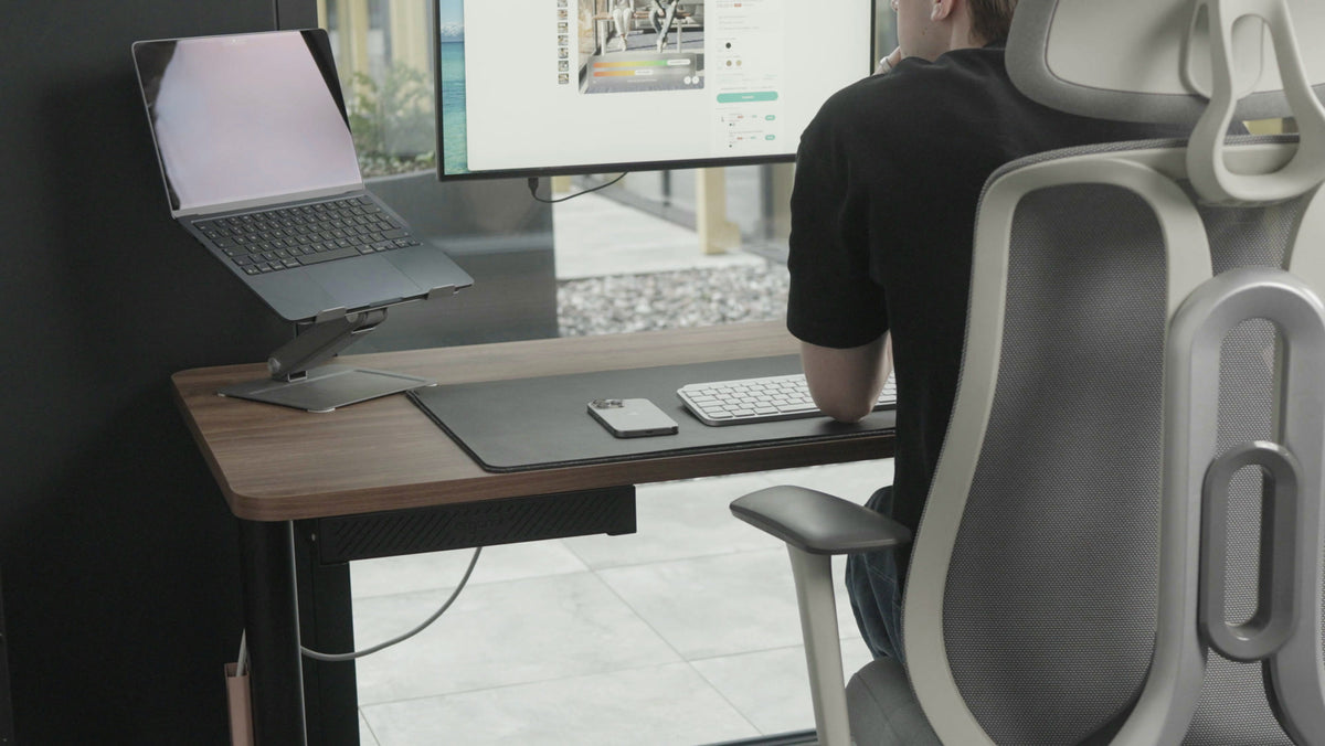 Gustas prie Ergonix stalo – kadras iš filmavimo