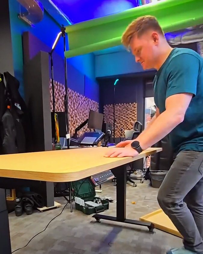 Ergonixi laud päris töökohas: Tamm · Stuudio